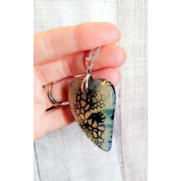 Dragons Vein Agate Heart Necklace - Picture 2 of 5